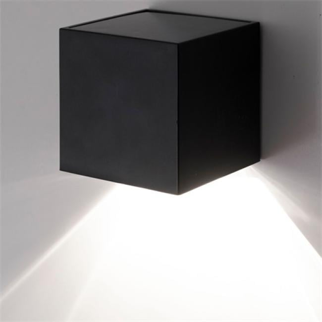 Kültéri napelemes fali kocka lámpa 10 cm - hideg fehér